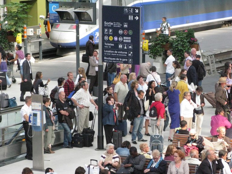 Transports publics : vers une suspension encadrée du droit de grève ?