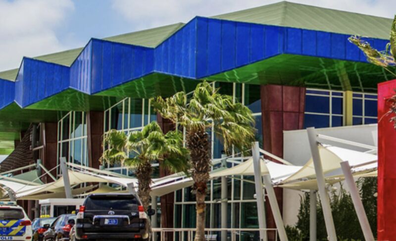 Image for the Tweet beginning: L’aéroport international Reine Beatrix d'#Aruba