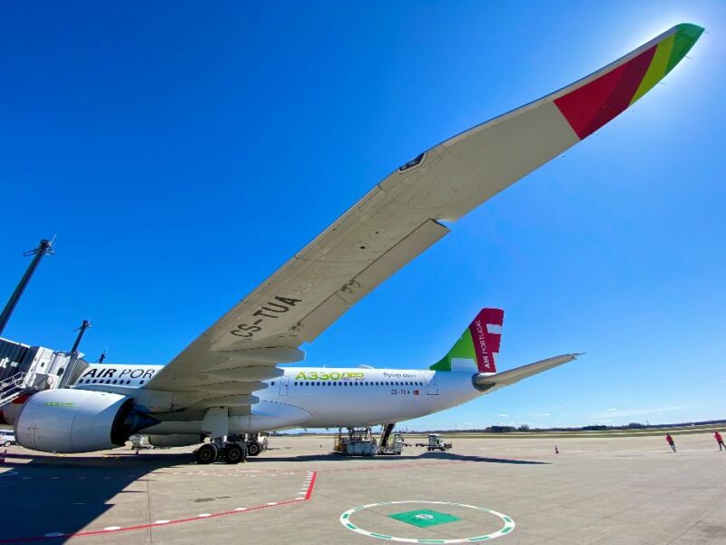 Image for the Tweet beginning: Aujourd'hui, l'aéroport de Berlin a