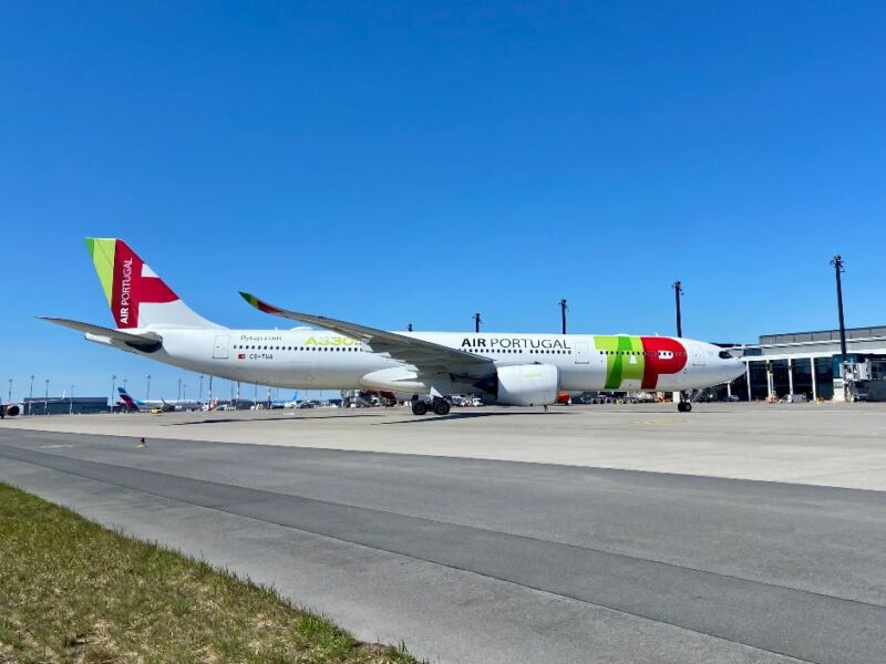 Image for the Tweet beginning: Aujourd'hui, l'aéroport de Berlin a